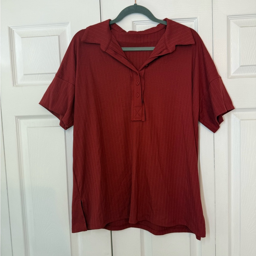 Women’s L Dark Red Short Sleeve collard buttoned shirt: comfy work office casual